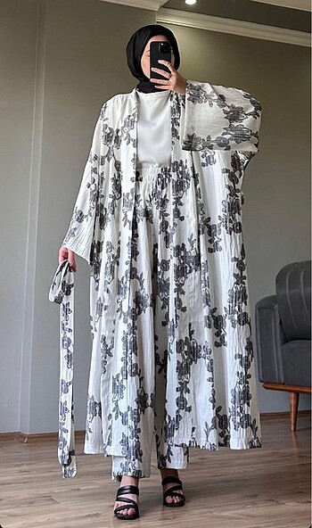 Siyah desenli tasarım kimono
