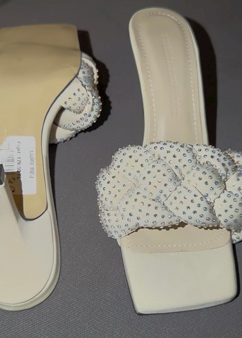 İnci İşlemeli Beyaz Topuklu Kadın Ayakkabı - Görsel 3