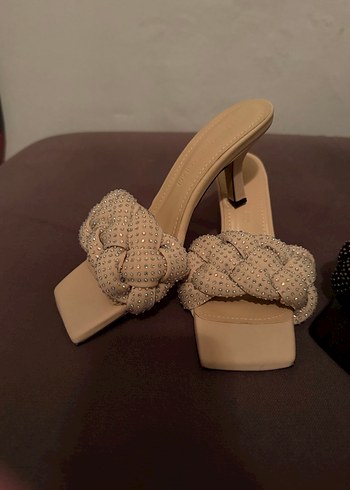 İnci İşlemeli Beyaz Topuklu Kadın Ayakkabı - Görsel 5