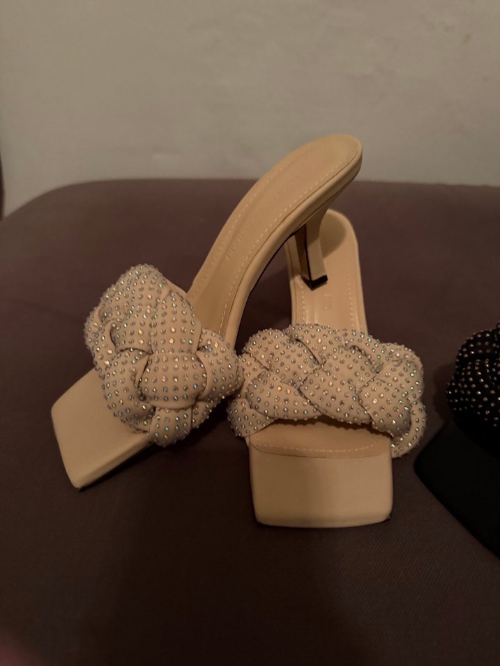 İnci İşlemeli Beyaz Topuklu Kadın Ayakkabı - Görsel 2