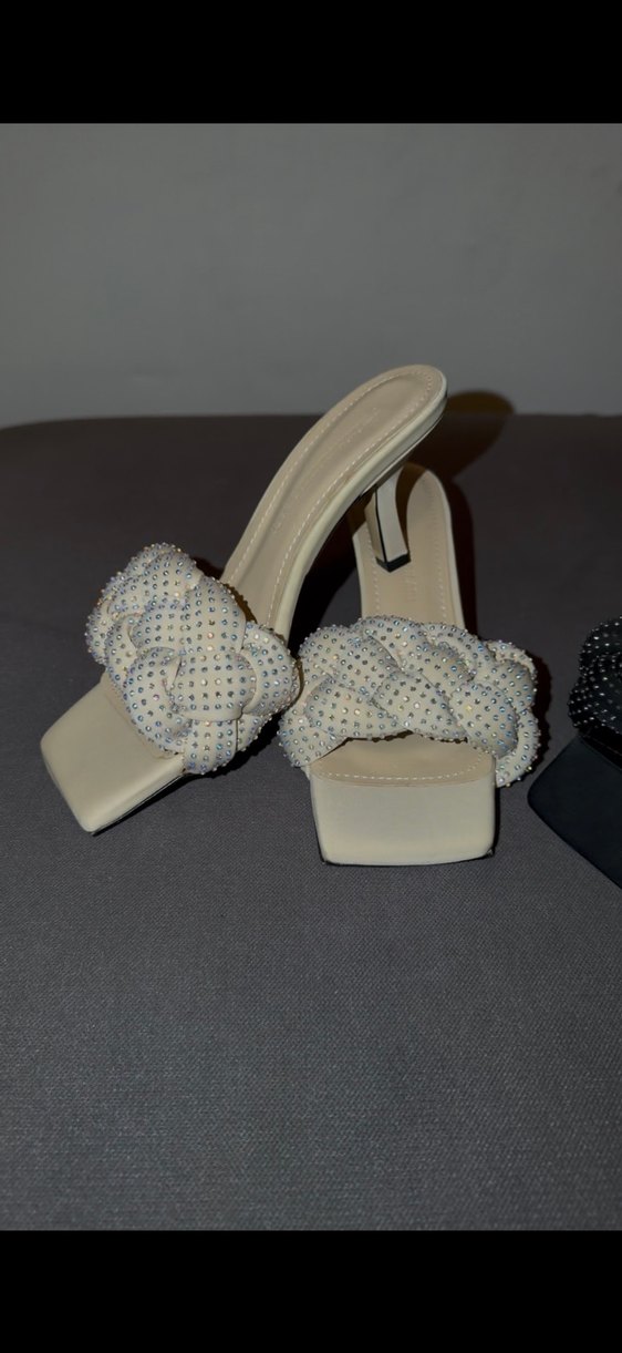 İnci İşlemeli Beyaz Topuklu Kadın Ayakkabı - Görsel 4
