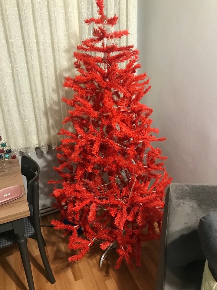 Canlı Kırmızı Yeni Yıl Ağacı - Görsel 4