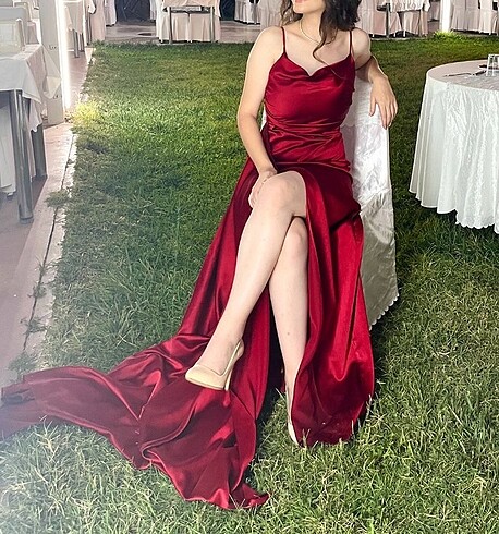 Kırmızı saten Mezuniyet elbisesi