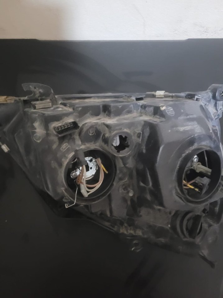 Siyah Araba Farı Lambası - Görsel 2