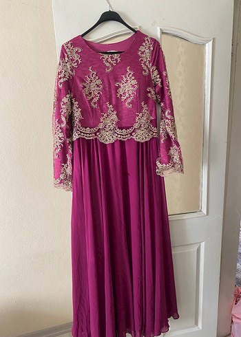 Bordo İşlemeli Dantel Detaylı Uzun Abiye Elbise