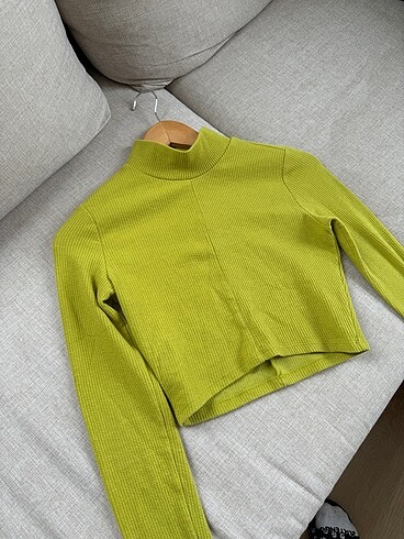 BERSHKA FISTIK YEŞİLİ CROP ÜST