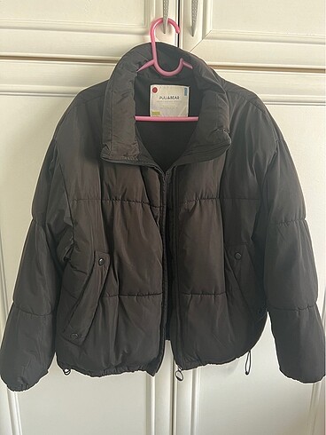 m Beden Pull And Bear Siyah Şişme Mont