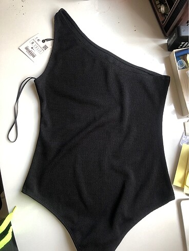Zara triko body