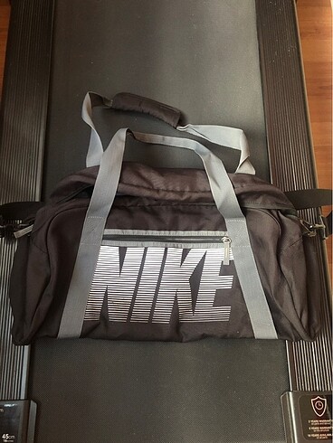 Orjinal Nike spor çantası