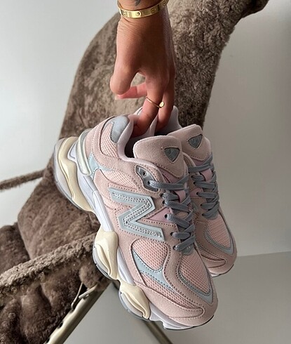 New Balance 9060 ?Soft Pink?