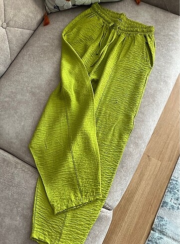 m Beden yeşil Renk Yeşil pantolon