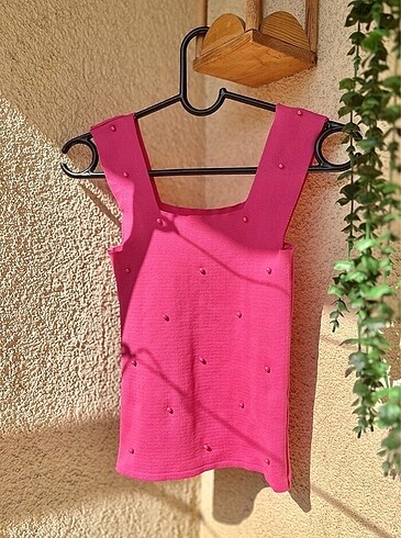Pembe askılı üst