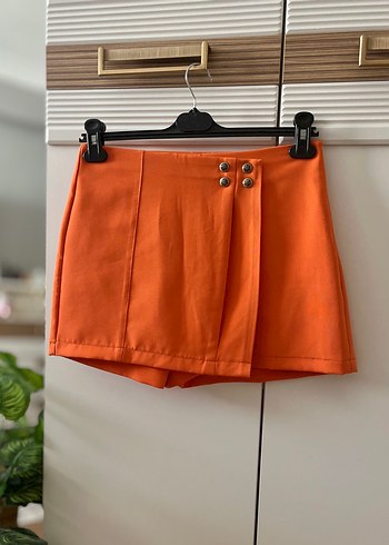 Düğmeli Turuncu Mini Şort