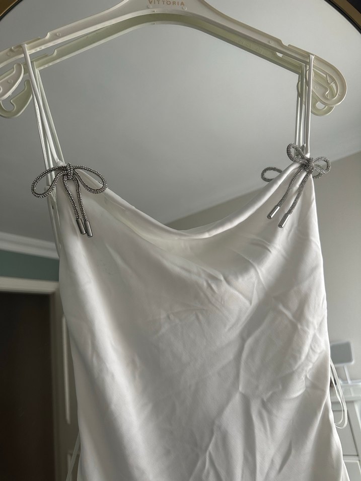 Zara Beyaz Saten Midi V Yaka İnce Askılı Elbise - Görsel 5