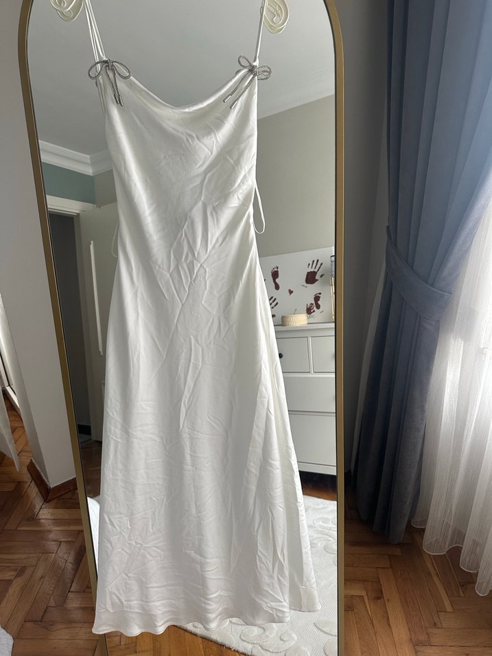 Zara Beyaz Saten Midi V Yaka İnce Askılı Elbise - Görsel 3