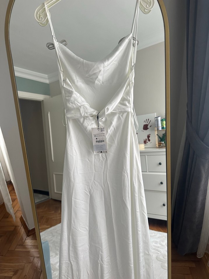 Zara Beyaz Saten Midi V Yaka İnce Askılı Elbise - Görsel 4