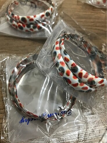 Siyah turuncu küpe