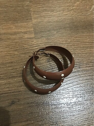 Diğer Kahverengi noktalı küpe