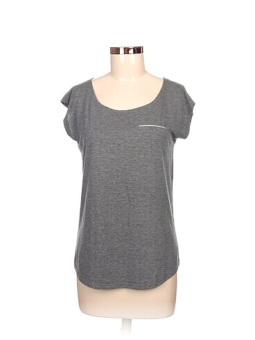 Koton T-shirt %70 İndirimli.