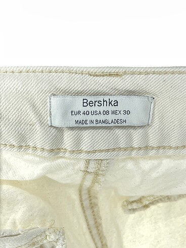 40 Beden çeşitli Renk Bershka Mini Şort %70 İndirimli.