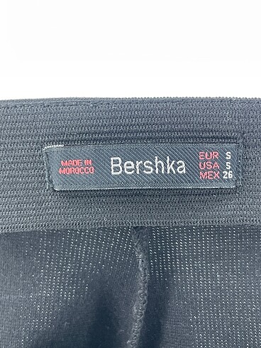 s Beden siyah Renk Bershka Mini Etek %70 İndirimli.