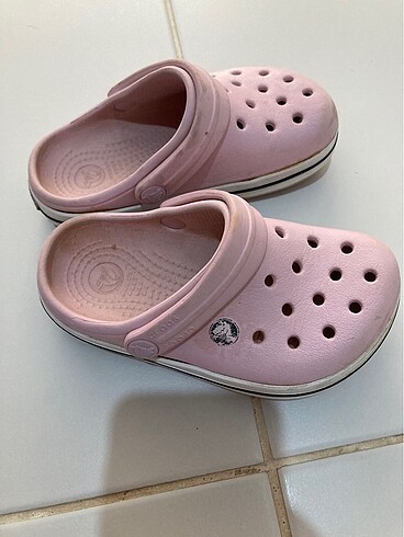 Crocs 22