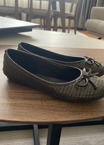 Gri Yılan Desenli Tokalı Kadın Babet - Görsel 2