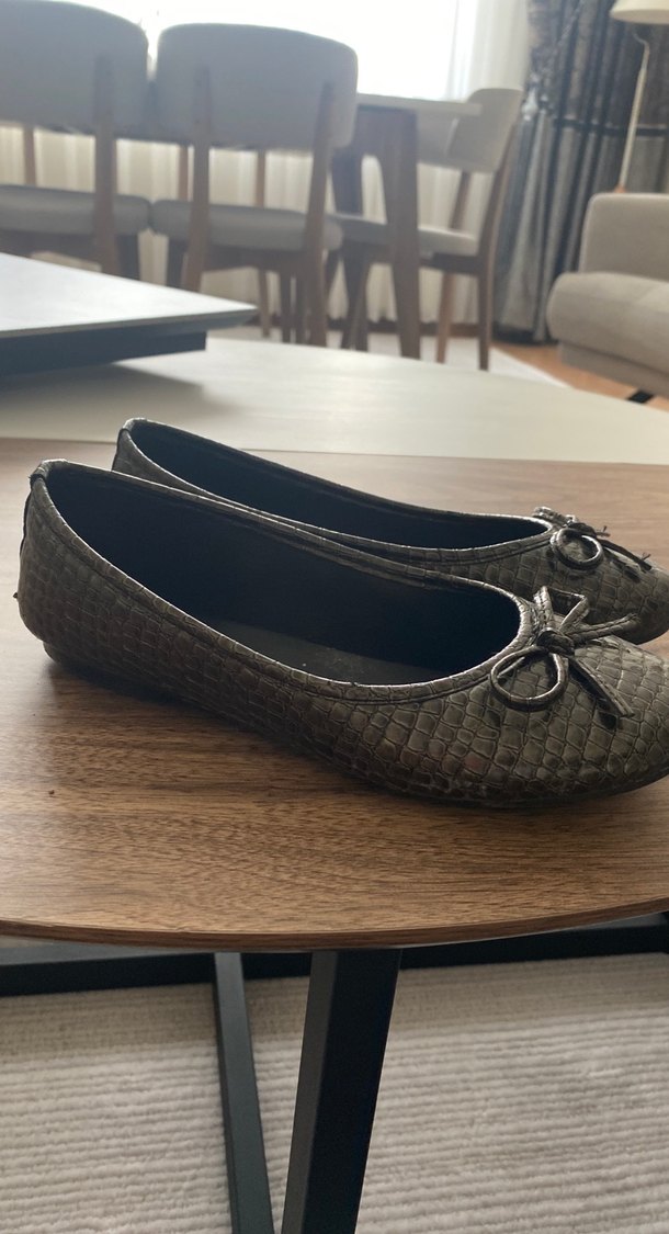 Gri Yılan Desenli Tokalı Kadın Babet - Görsel 2