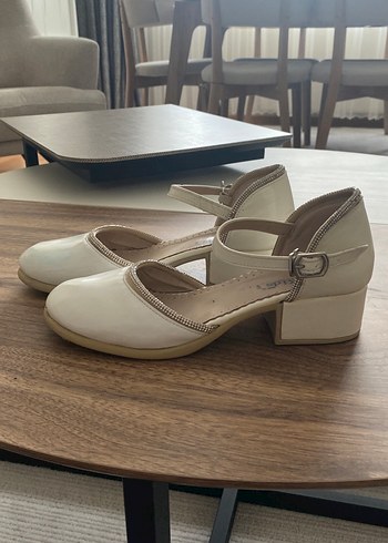 Kız Çocuk Beyaz Tokalı Babet Ayakkabı - Görsel 2