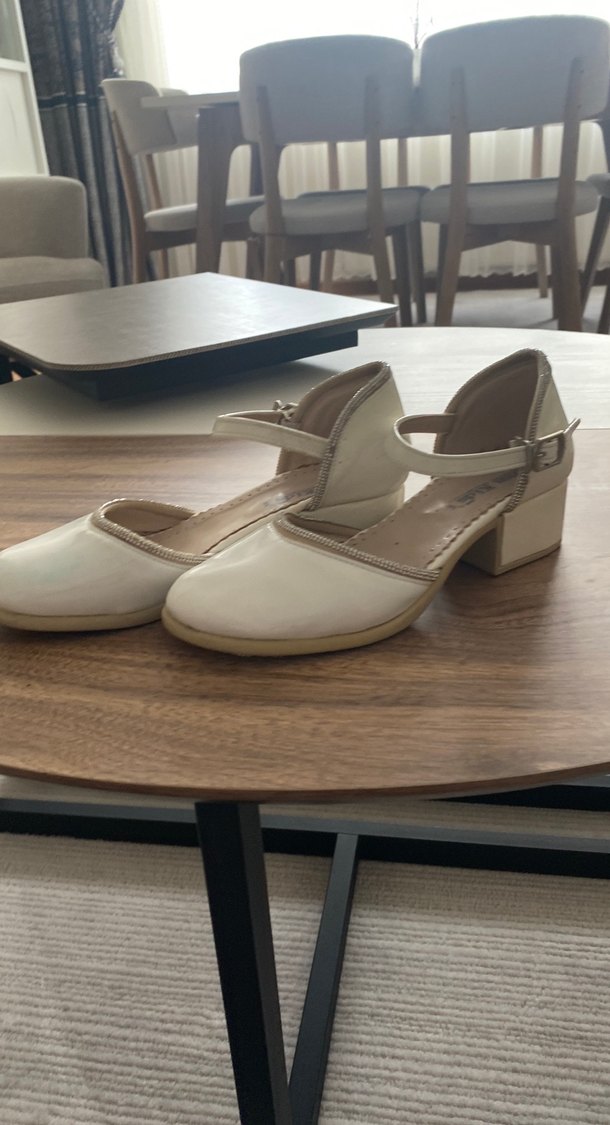 Kız Çocuk Beyaz Tokalı Babet Ayakkabı - Görsel 4