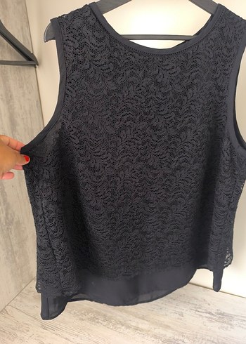 Dantel Detaylı Siyah Kolsuz Bluz