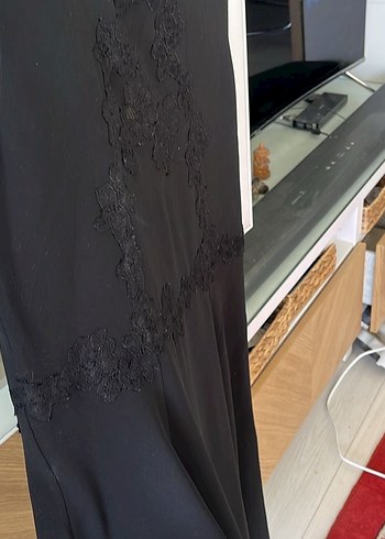 Tüzün Dantel Detaylı Siyah Midi Elbise - Görsel 3