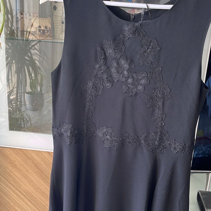 Tüzün Dantel Detaylı Siyah Midi Elbise - Görsel 2