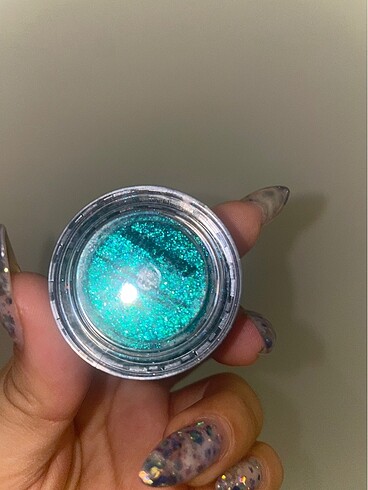 Beden Glisten cosmetics multichrome flake