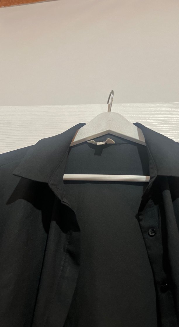 Siyah Düğmeli Kadın Gömlek - Görsel 3