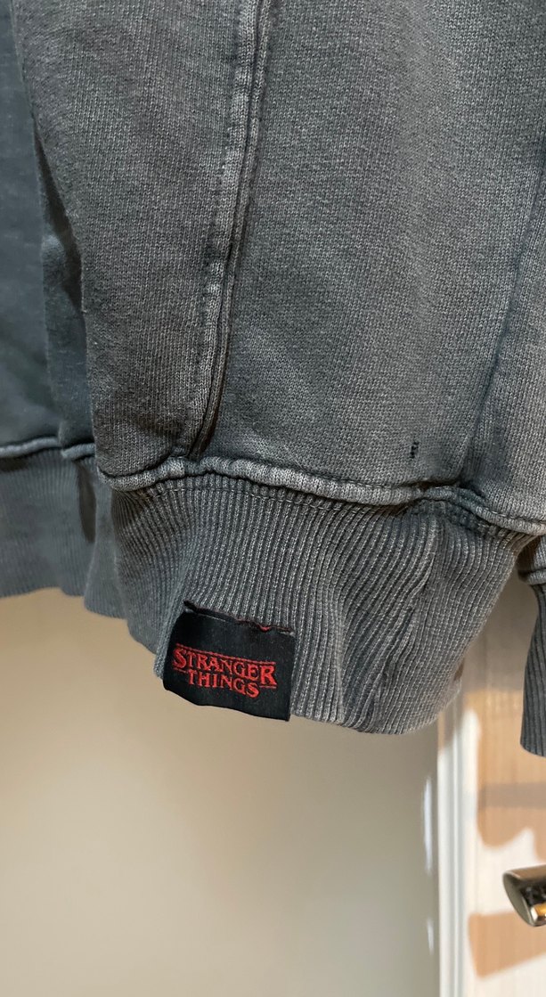 Gri Stranger Things Baskılı Kadın Sweatshirt - Görsel 2