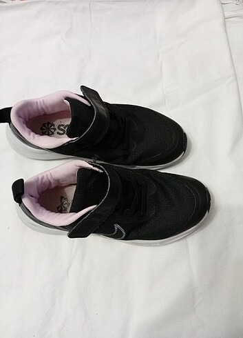 32 Beden Nike orijinal Kız çocuk spor ayakkabı