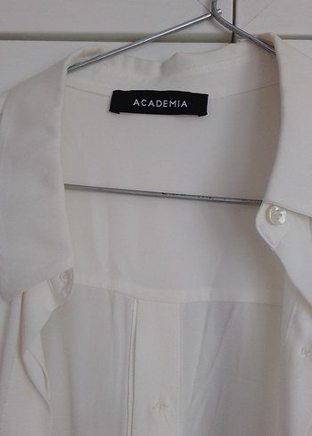 Sırt düğmeli klasik ipek gömlek,beyaz renkte - Görsel 4