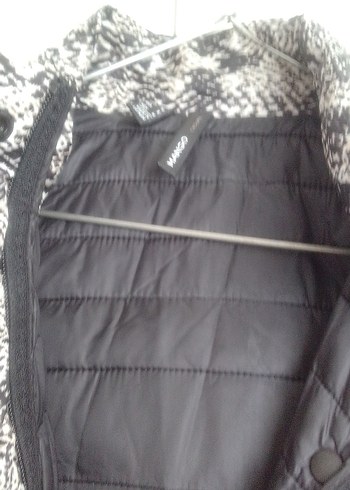 Desenli siyah ,beyaz yağmurluk ,mont - Görsel 5