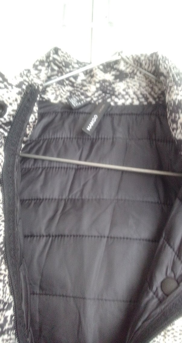 Desenli siyah ,beyaz yağmurluk ,mont - Görsel 5