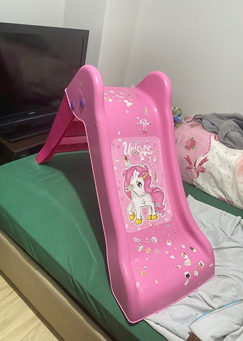 Pembe Unicorn Desenli Çocuk Kaydırağı