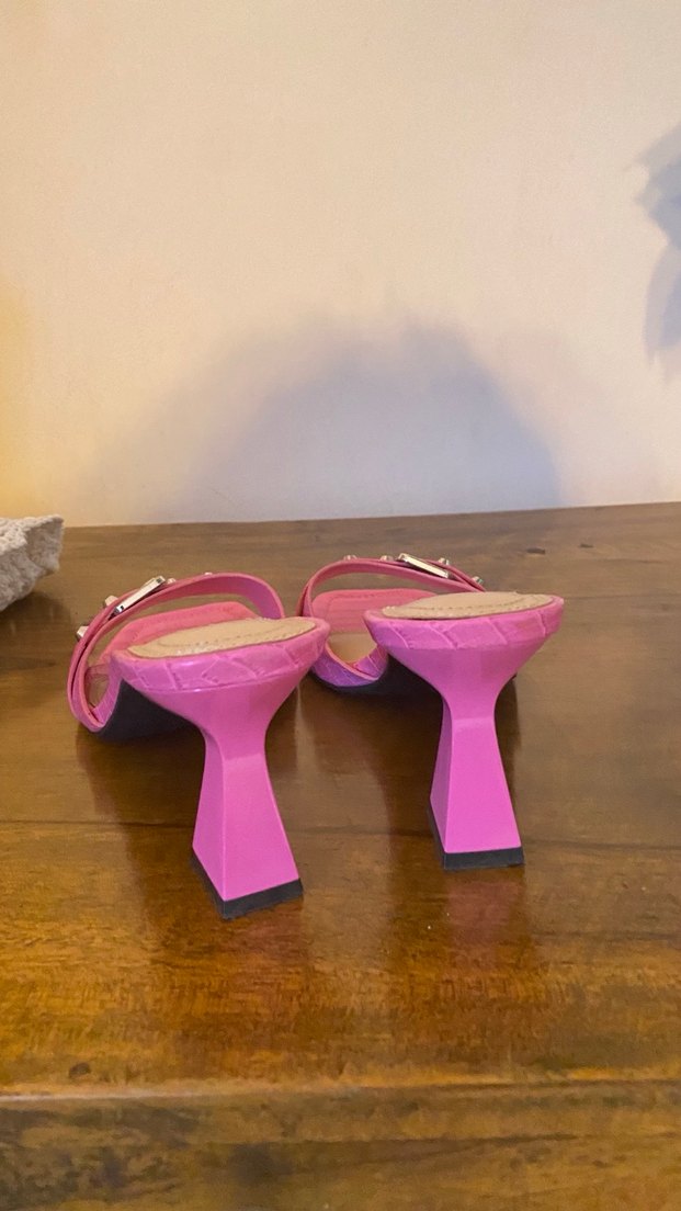 Pembe Krokodil Desenli Tokalı Topuklu Terlik - Görsel 2