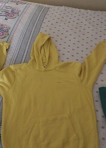 Sarı sweatshirt