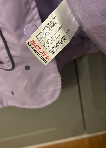 Düğmeli Gri Puantiyeli Kız Yağmurluk - Görsel 3