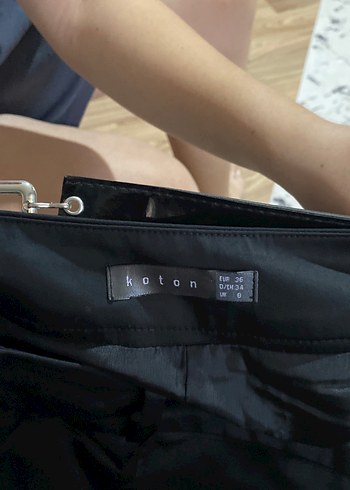 Saten Görünümlü Siyah Midi Etek - Görsel 3