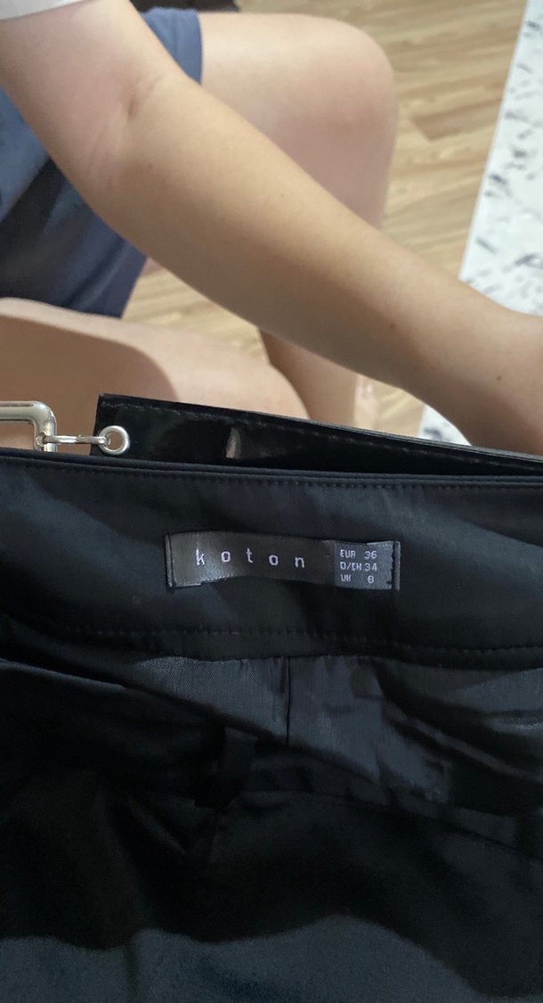 Saten Görünümlü Siyah Midi Etek - Görsel 3