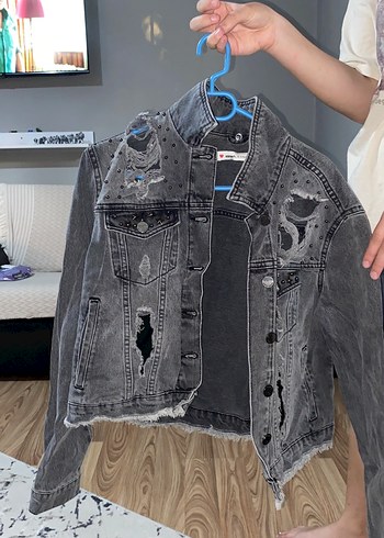 Siyah Düğmeli Yırtık Denim Ceket - Görsel 2