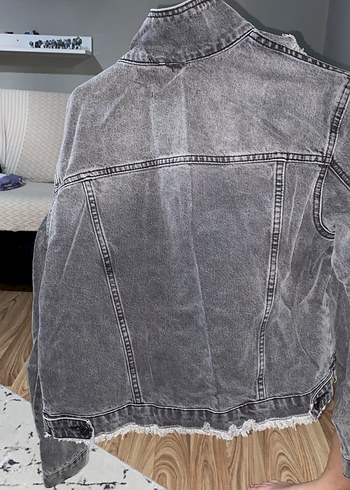 Siyah Düğmeli Yırtık Denim Ceket - Görsel 4