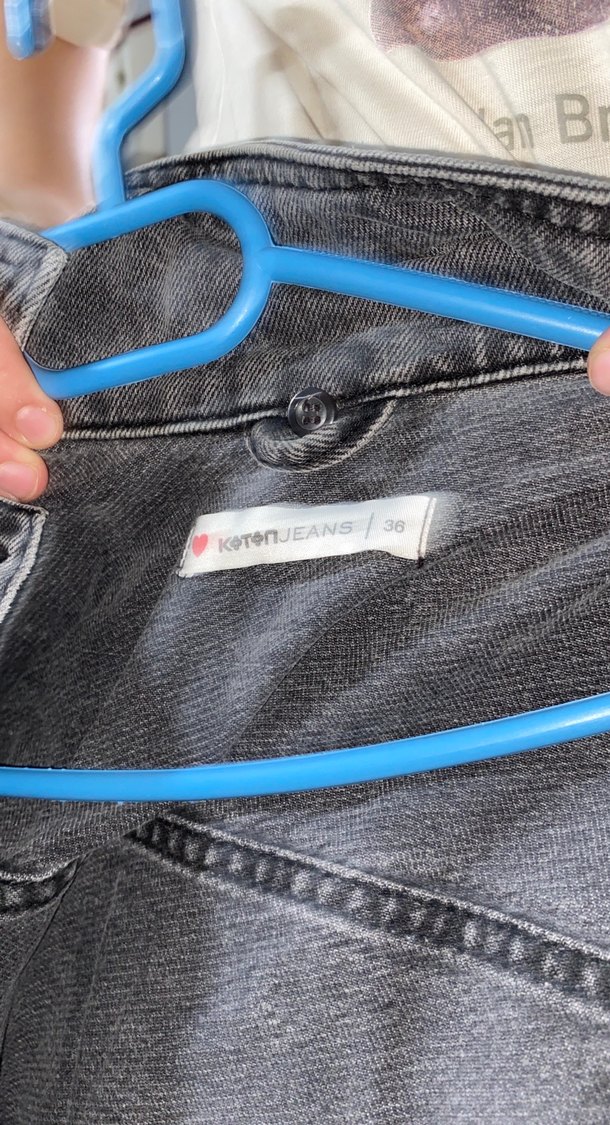 Siyah Düğmeli Yırtık Denim Ceket - Görsel 5