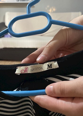 Çizgili V Yaka Kemerli Midi Triko Elbise - Görsel 3